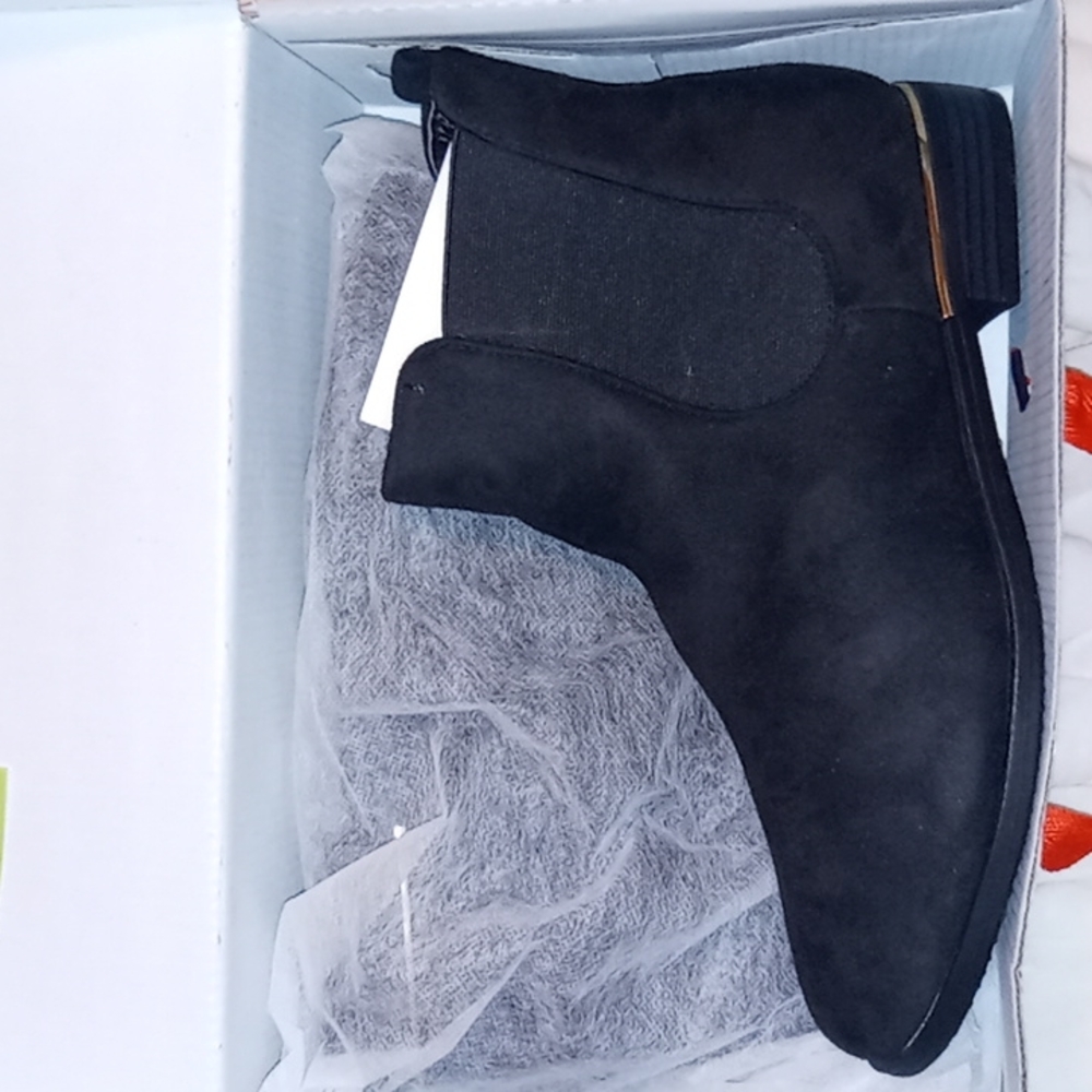 Dream Pairs Chesney faux suede boots